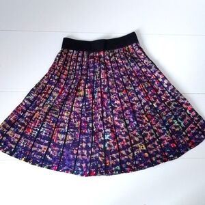 Sioni womens xs thick colourful skirt. Beautiful for  spring